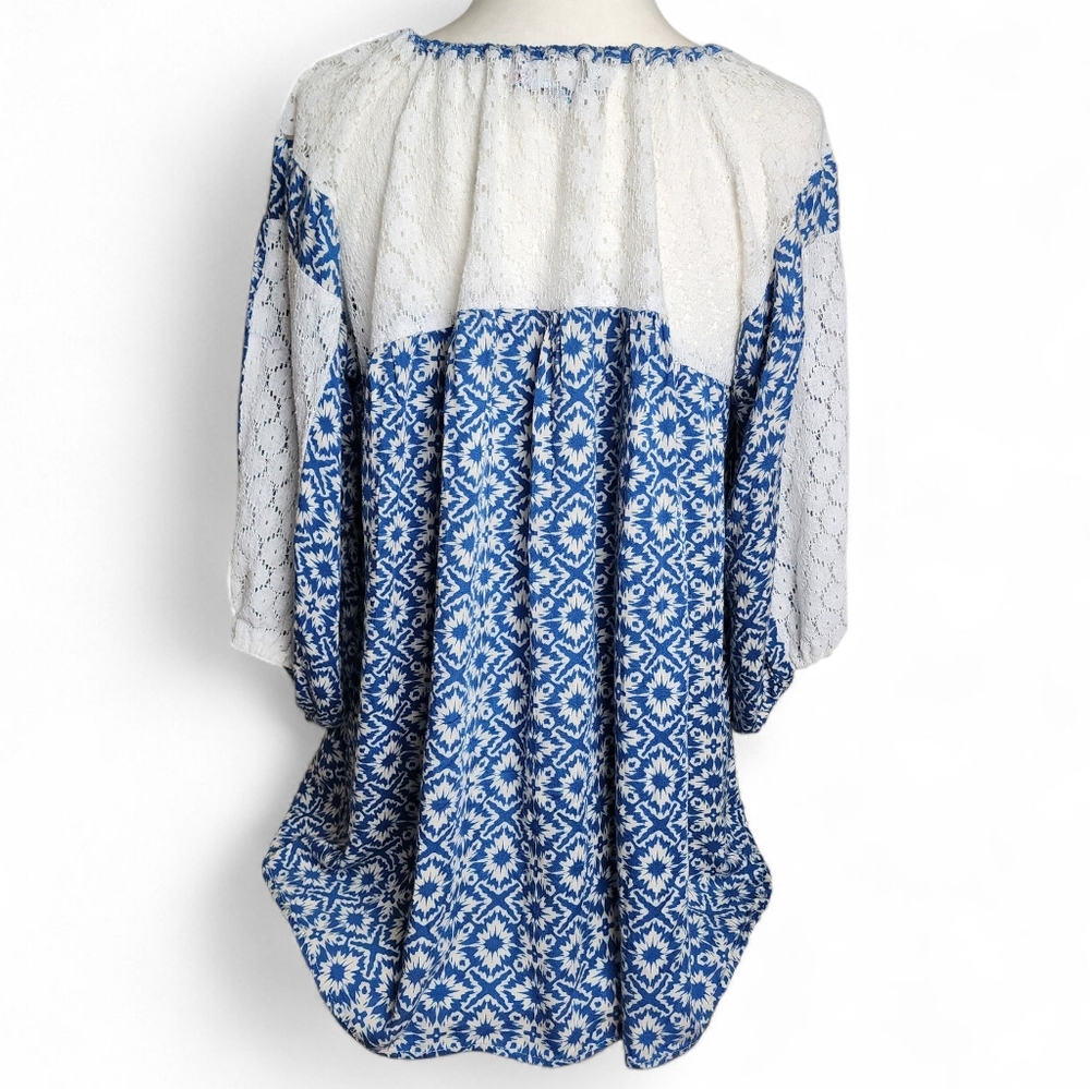 Selfie Couture Blue and White Floral Lace  Women's Top - Picture 5 of 9